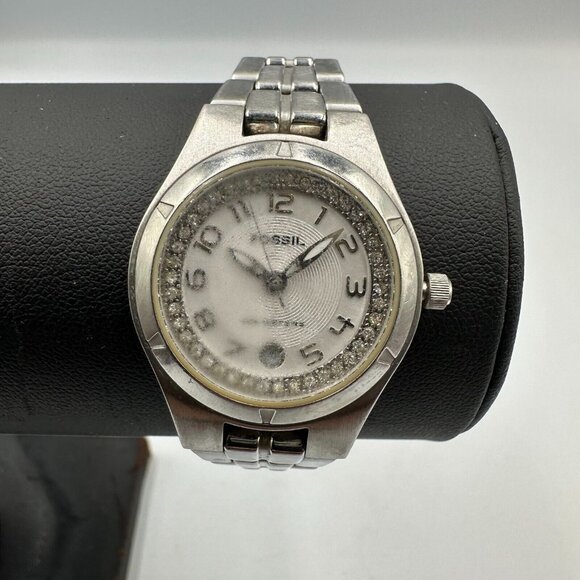 3/$30 Fossil Watch Women Silver Tone White Dial Date FLAWED CRYSTAL   7.25" - Picture 1 of 14